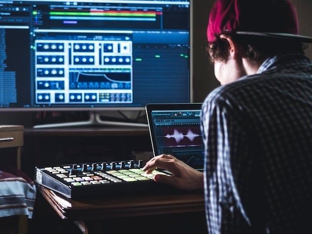 Musique à l&rsquo;écran : comment la synchronisation redéfinit les revenus d&rsquo;un catalogue